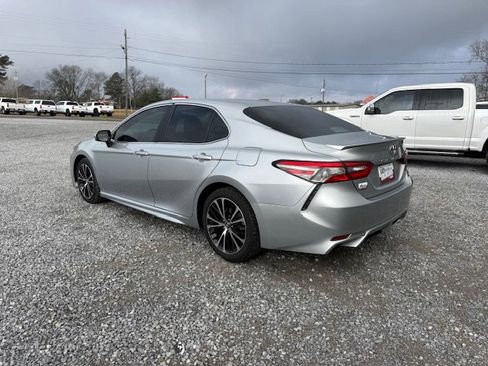 Used 2018 Toyota Camry SE image 4
