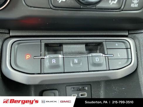 Certified 2023 GMC Acadia AT4 w/ Technology Package AWD/4WD image 19