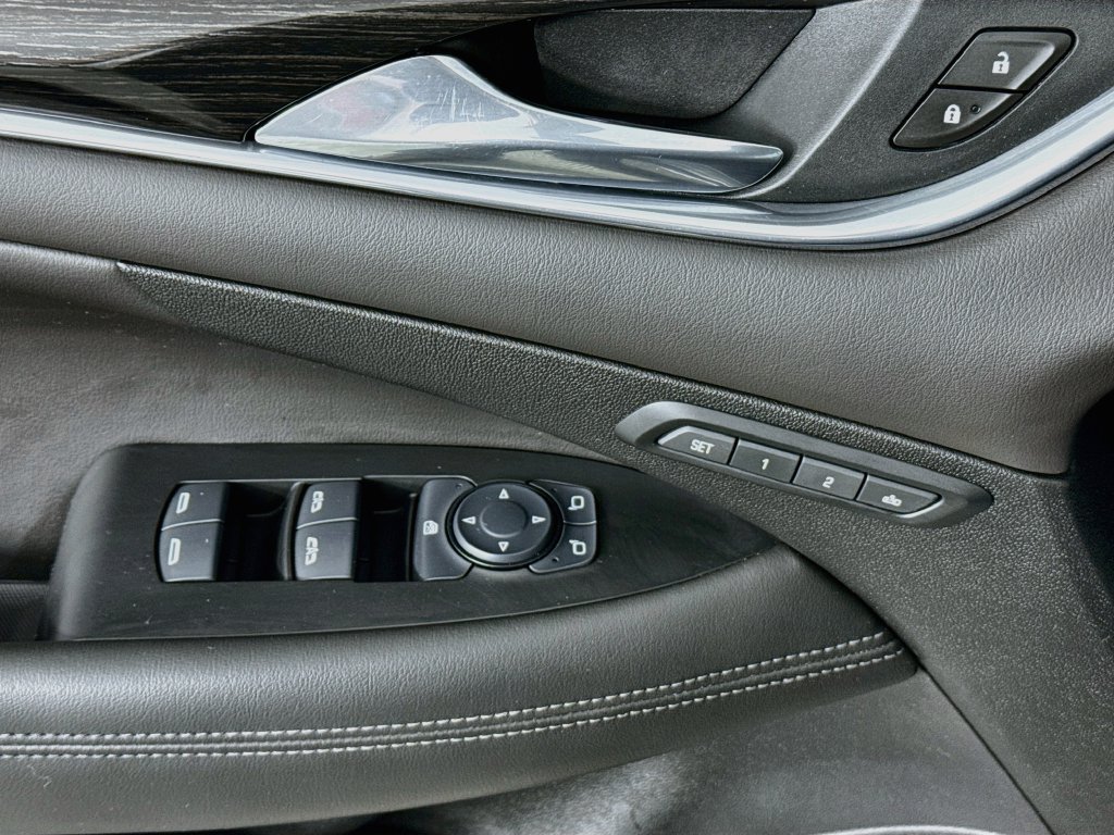 Used 2017 Buick LaCrosse Essence FWD image 19