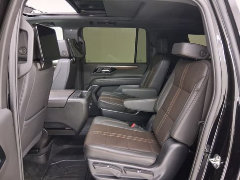 Used 2025 Chevrolet Suburban High Country AWD/4WD image 14