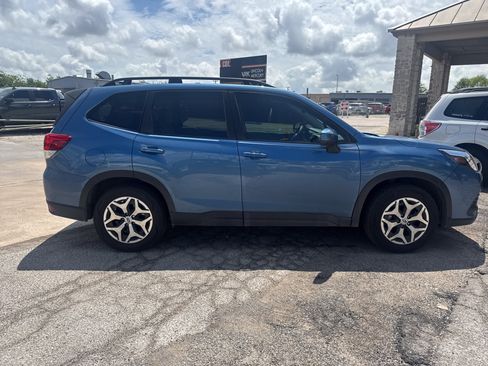 Certified 2024 Subaru Forester Premium AWD/4WD image 4