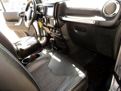 Used 2015 Jeep Wrangler Unlimited Sport image 27