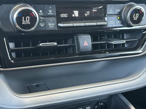 Used 2022 Toyota Highlander LE FWD image 20
