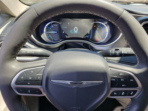 Used 2024 Chrysler Pacifica Limited FWD image 20