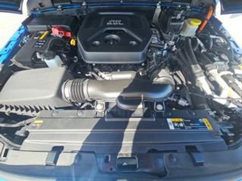 Used 2022 Jeep Wrangler Unlimited Sahara AWD/4WD image 15