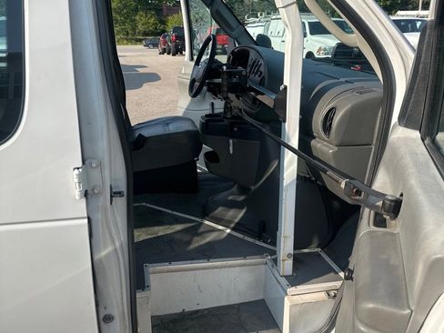 Used 2007 Ford E-250 and Econoline 250 Extended image 12