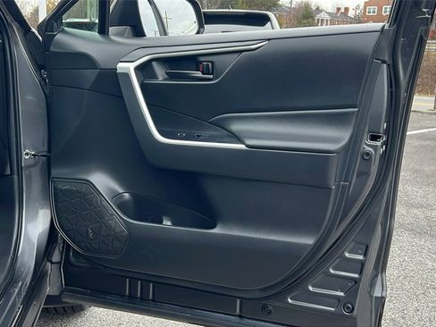 Used 2023 Toyota RAV4 LE image 9