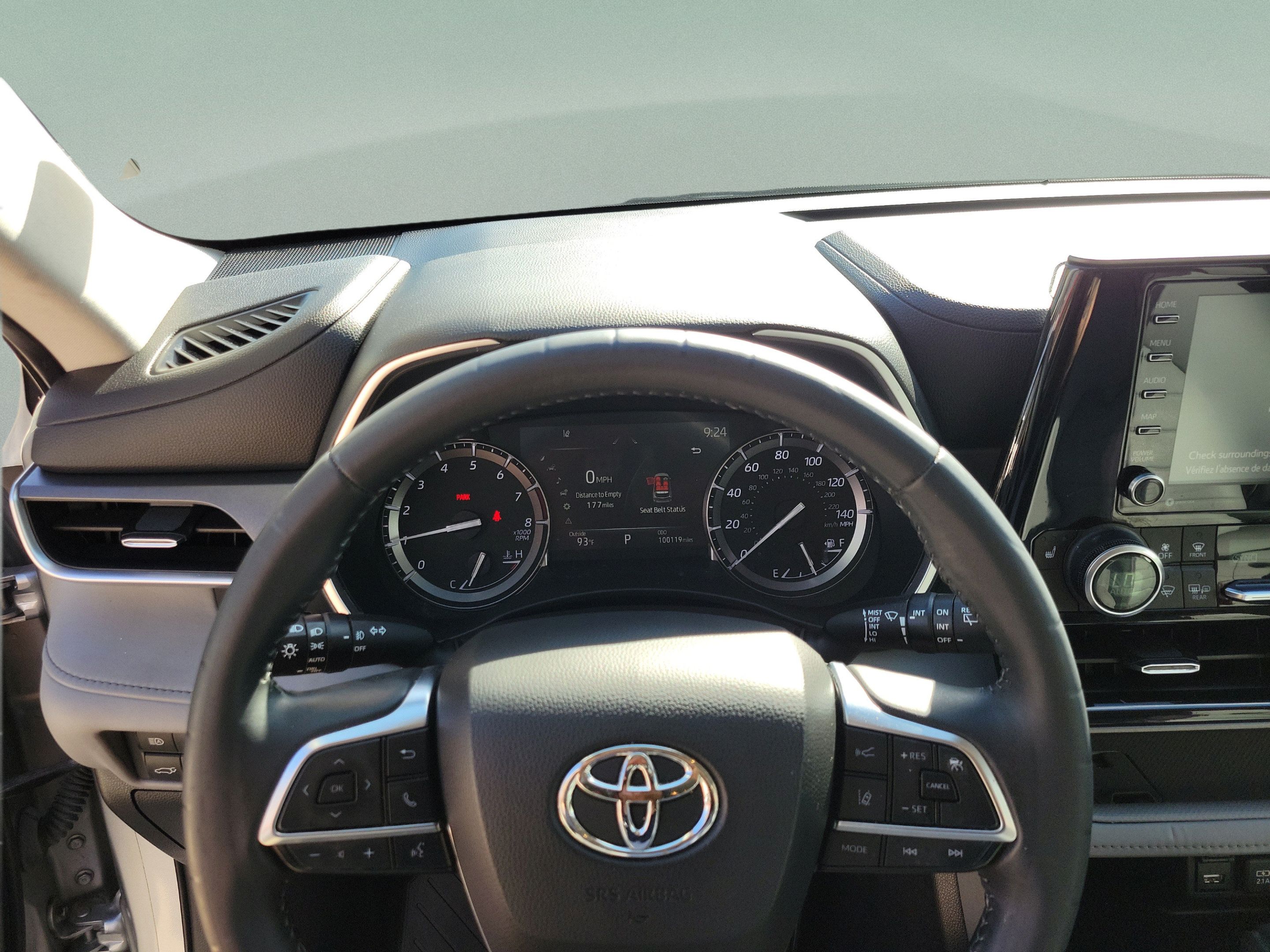 Used 2021 Toyota Highlander XLE FWD image 15