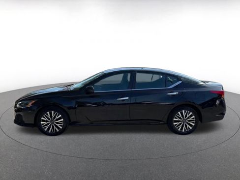 Used 2025 Nissan Altima 2.5 SV image 9