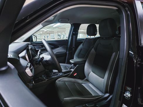 Used 2021 Chevrolet TrailBlazer LS w/ LPO, Blackout Package FWD image 18