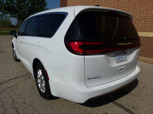 Used 2026 Chrysler Pacifica Select FWD image 7