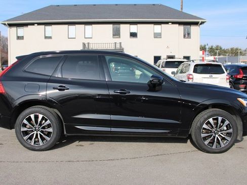 Used 2025 Volvo XC60 B5 Plus image 6