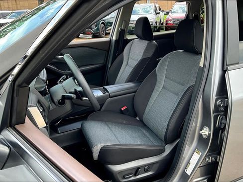 Used 2023 Nissan Rogue SV image 7