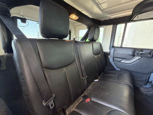 Used 2015 Jeep Wrangler Unlimited Sport w/ Quick Order Package 24S AWD/4WD image 16