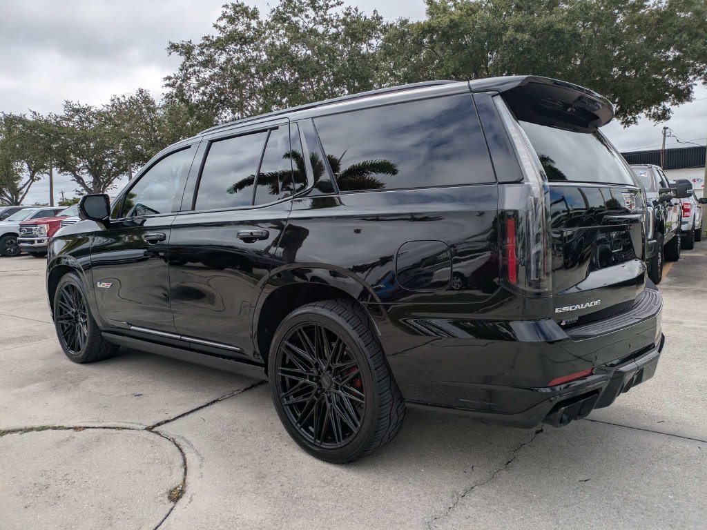 Used 2025 Cadillac Escalade V AWD/4WD image 6
