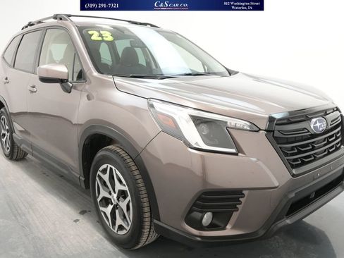 Used 2023 Subaru Forester Premium image 1