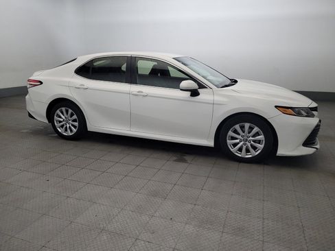 Used 2018 Toyota Camry LE image 11