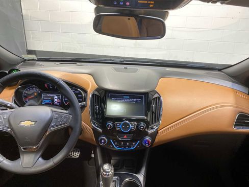 Used 2017 Chevrolet Cruze Premier image 10