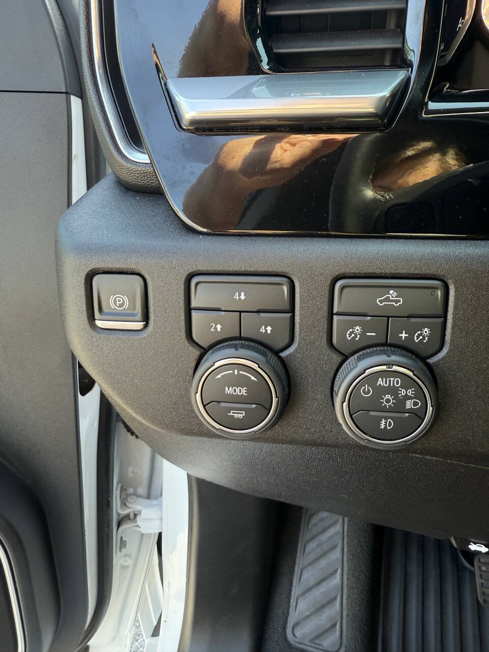Used 2025 Chevrolet Silverado 2500 LT w/ Convenience Package AWD/4WD image 13