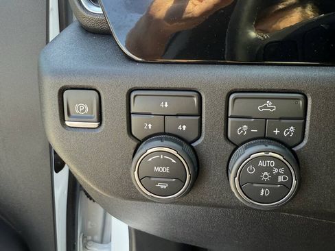 Used 2025 Chevrolet Silverado 2500 LT w/ Convenience Package AWD/4WD image 13