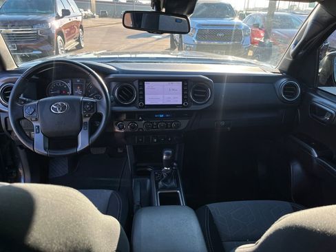 Used 2022 Toyota Tacoma TRD Off-Road image 12