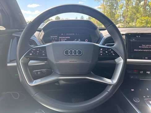 Used 2025 Audi Q4 e-tron Premium Plus image 20