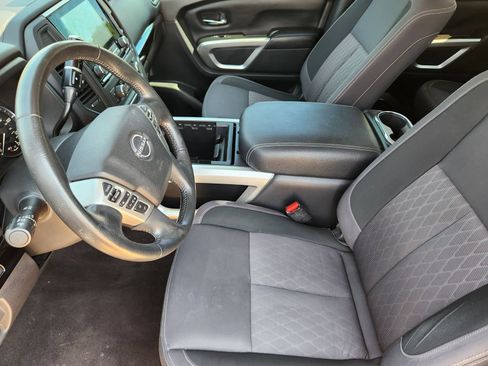 Used 2023 Nissan Titan SV w/ SV Convenience Package AWD/4WD image 18