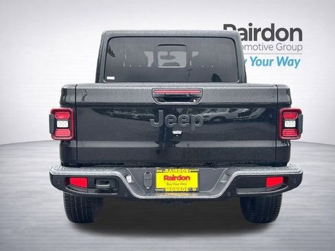 Used 2023 Jeep Gladiator Overland AWD/4WD image 5
