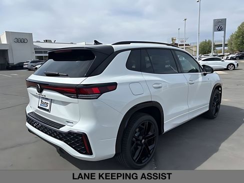 New 2026 Volkswagen Tiguan SE R-Line AWD/4WD image 3