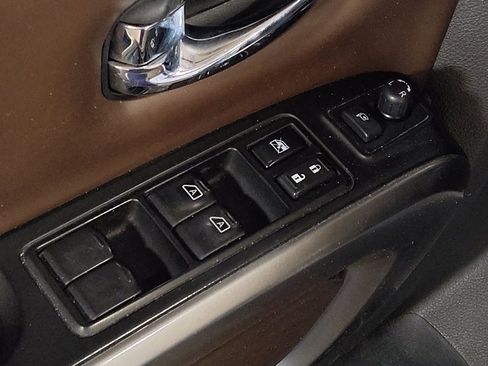 Used 2019 Nissan Titan Platinum Reserve image 27