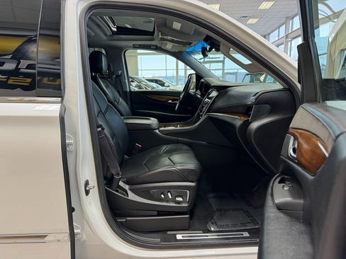 Used 2017 Cadillac Escalade Premium Luxury image 17