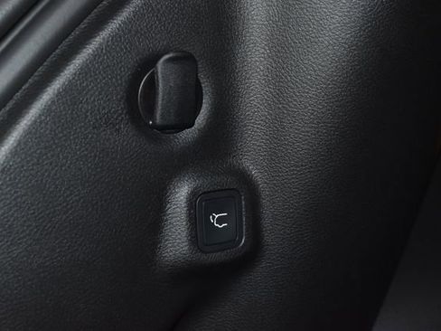 New 2026 Jeep Compass Latitude w/ Sun and Sound Group image 32