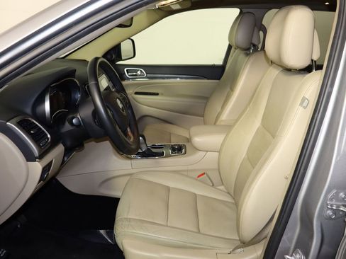 Used 2019 Jeep Grand Cherokee Limited w/ Trailer Tow Group IV image 16