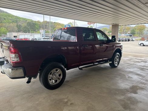 Used 2024 RAM 3500 Tradesman w/ Chrome Appearance Group AWD/4WD image 4
