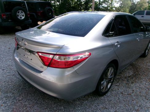 Used 2015 Toyota Camry SE FWD image 16