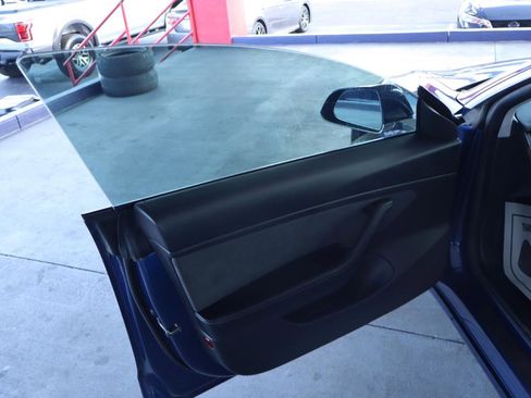 Used 2019 Tesla Model 3 Mid Range image 12