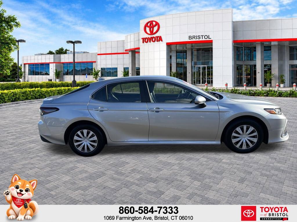 Used 2024 Toyota Camry LE FWD image 8