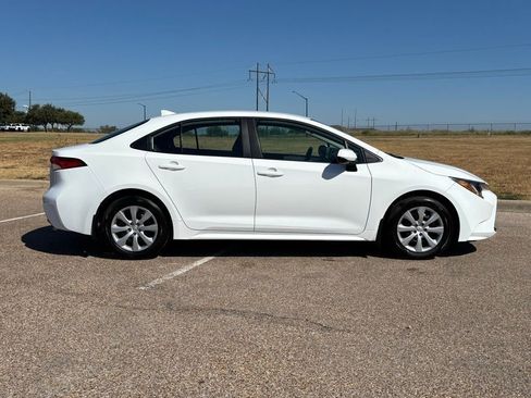 Used 2025 Toyota Corolla LE image 5