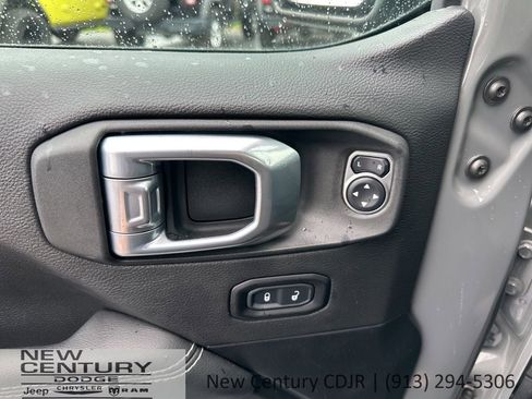 Used 2021 Jeep Gladiator Overland w/ Popular Equipment Package AWD/4WD image 25