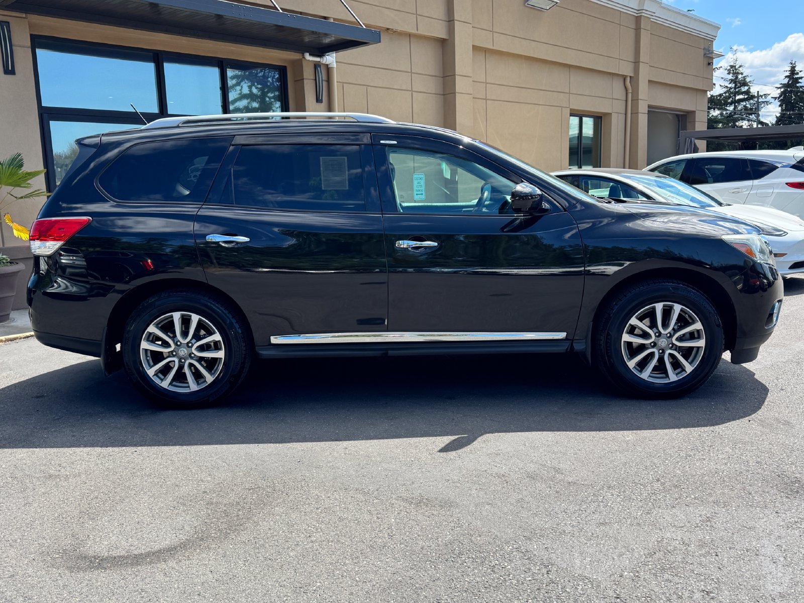 Used 2016 Nissan Pathfinder SL w/ SL Tech Package AWD/4WD image 8