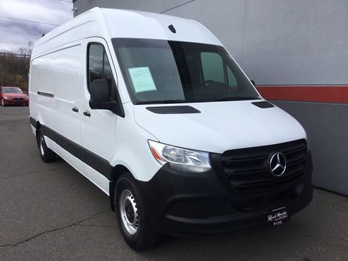 Used 2022 Mercedes-Benz Sprinter 2500 image 2