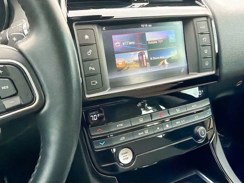 Used 2017 Jaguar XE Premium RWD image 27