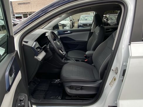 Used 2023 Volkswagen Taos SE w/ Panoramic Sunroof Package FWD image 34