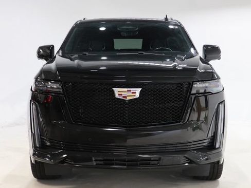 Used 2024 Cadillac Escalade ESV Sport AWD/4WD image 2