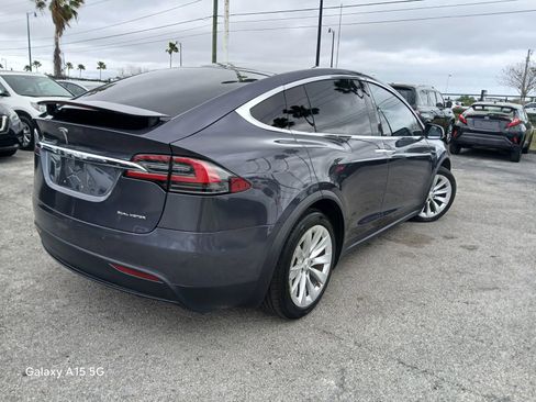 Used 2020 Tesla Model X Long Range Sport Utility 4D image 5