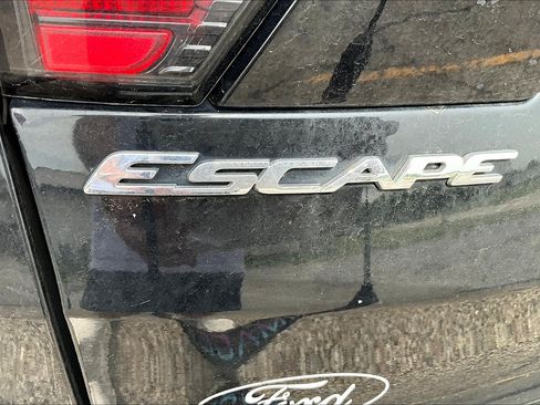 Used 2018 Ford Escape SE w/ SE Sync 3 Package FWD image 32