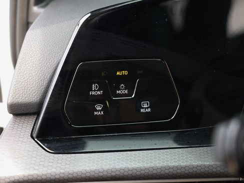 Used 2024 Volkswagen GTI SE FWD image 50