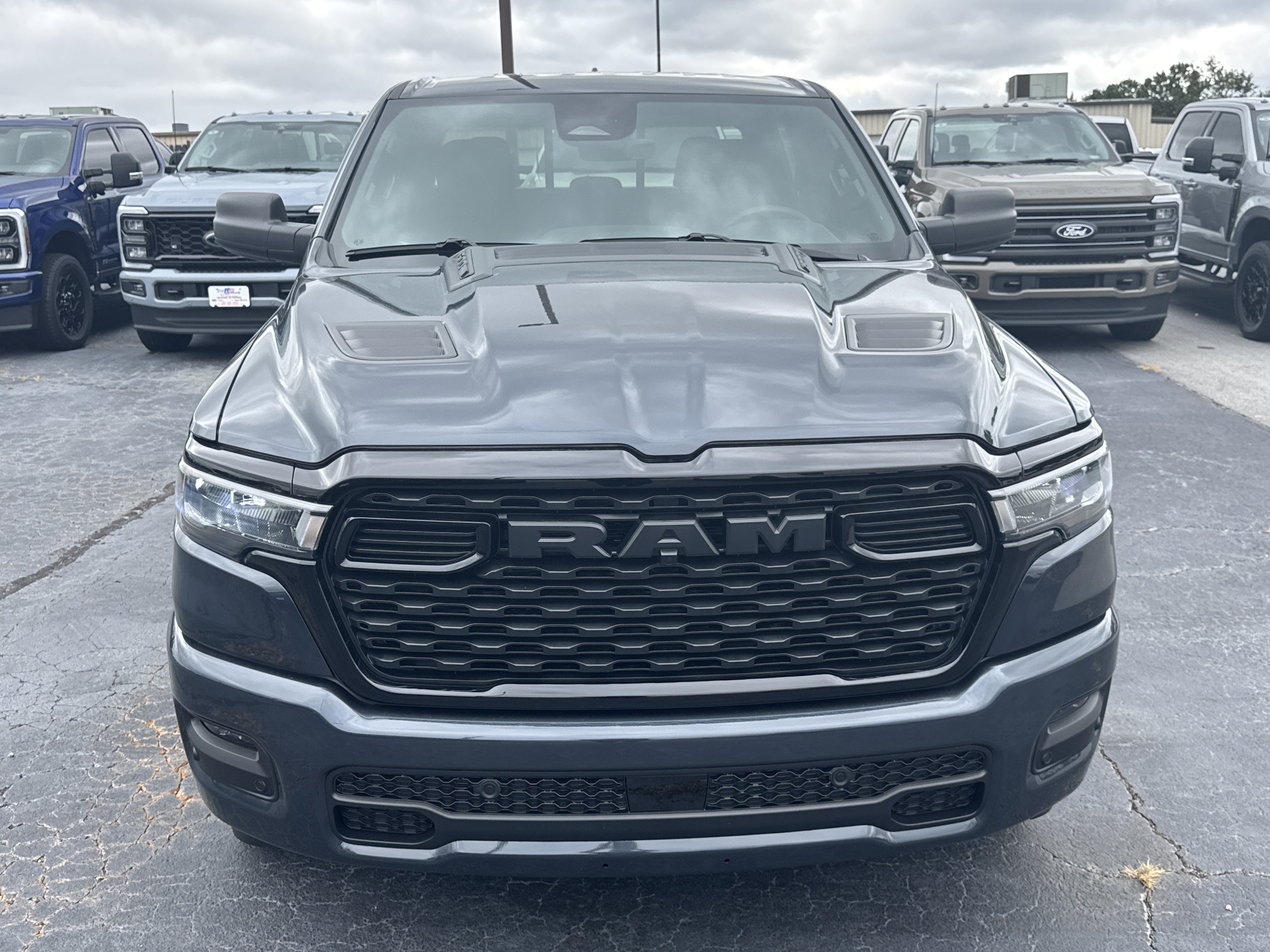 New 2026 RAM 1500 Express AWD/4WD image 3