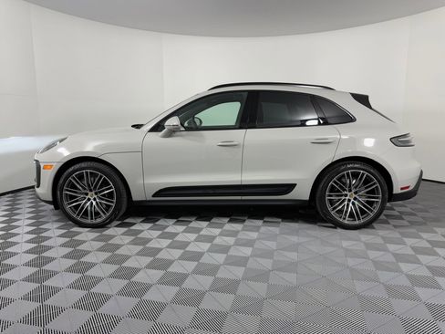New 2026 Porsche Macan GTS image 2