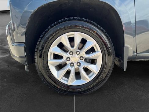 Used 2019 Chevrolet Silverado 1500 Custom w/ Custom Value Package AWD/4WD image 12